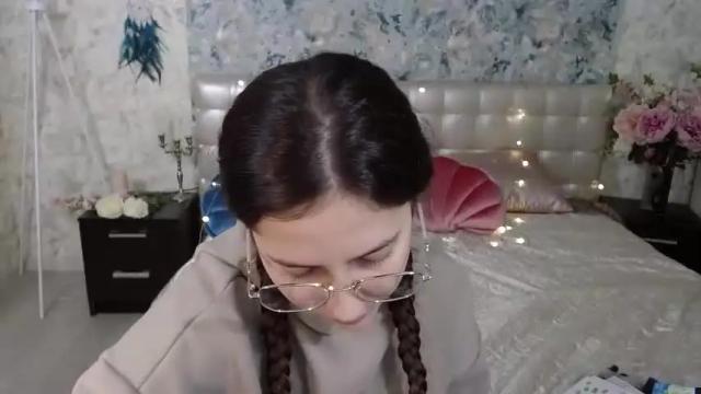 Image 4 of dinafrittz Stream on Chaturbate on 16 months ago