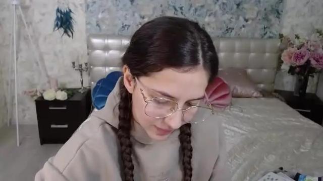 Image 6 of dinafrittz Stream on Chaturbate on 16 months ago