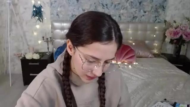 Image 7 of dinafrittz Stream on Chaturbate on 16 months ago