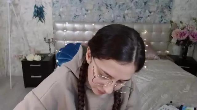 Image 8 of dinafrittz Stream on Chaturbate on 16 months ago