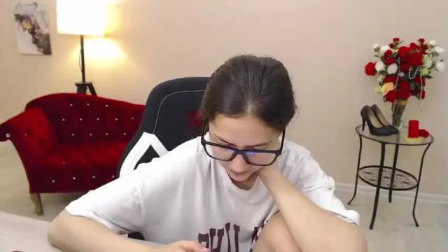 Image 11 of dinafrittz Stream on Chaturbate on 14 months ago