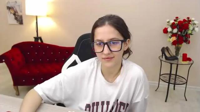 Image 12 of dinafrittz Stream on Chaturbate on 14 months ago