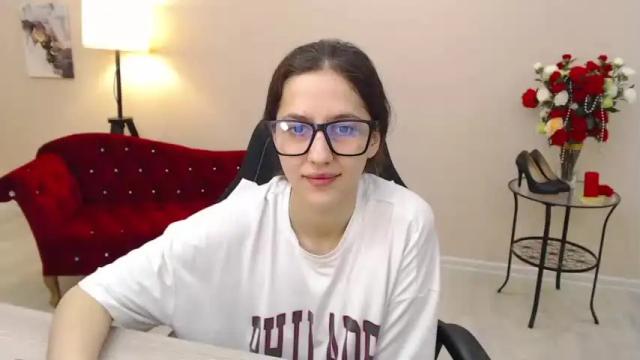 Image 2 of dinafrittz Stream on Chaturbate on 14 months ago