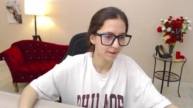 Image 4 of dinafrittz Stream on Chaturbate on 14 months ago