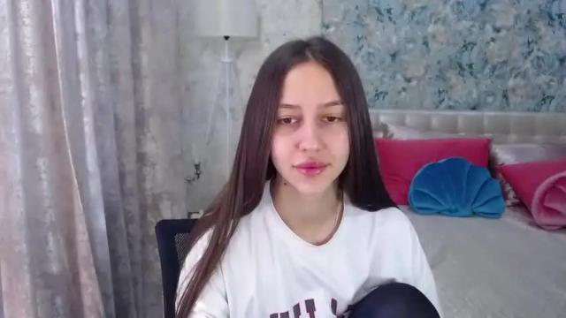 Image 3 of dinafrittz Stream on Chaturbate on 14 months ago