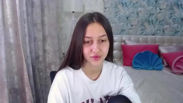 Image 4 of dinafrittz Stream on Chaturbate on 14 months ago