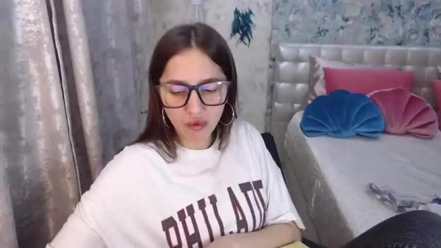 Image 12 of dinafrittz Stream on Chaturbate on 14 months ago
