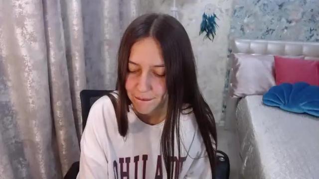 Image 2 of dinafrittz Stream on Chaturbate on 18 months ago