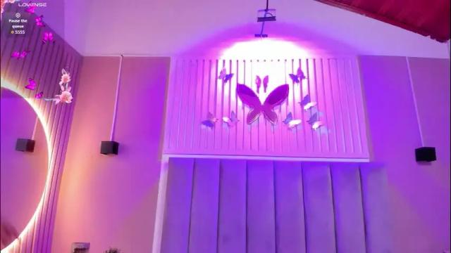 Image 4 of diosa_cristal Stream on Chaturbate on 1 month ago