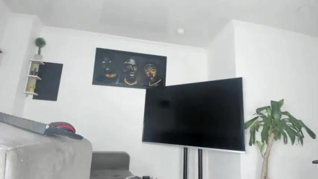 Image 7 of dirtygirlskry_09 Stream on Chaturbate on 13 months ago