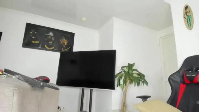 Image 3 of dirtygirlskry_09 Stream on Chaturbate on 13 months ago