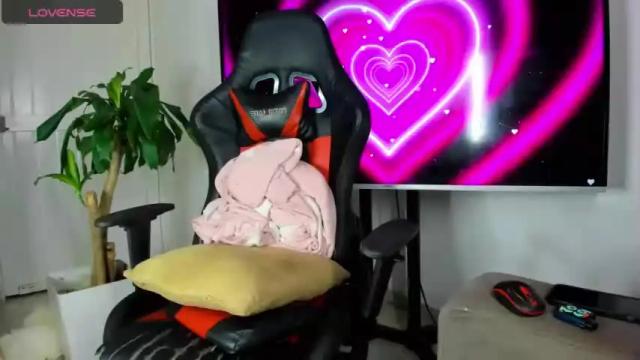 Image 4 of dirtygirlskry_09 Stream on Chaturbate on 13 months ago