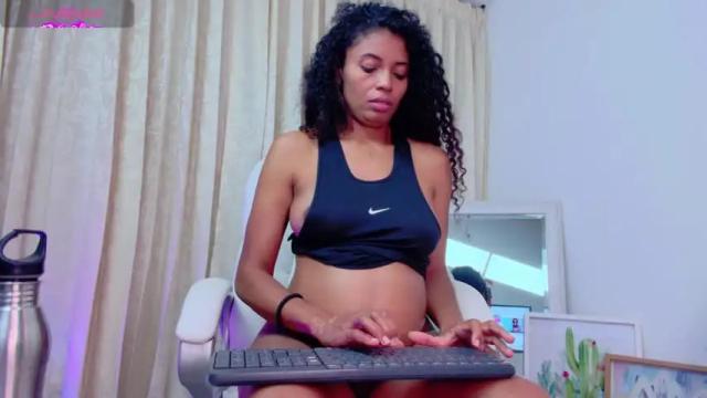 Image 2 of dirtygril Stream on Chaturbate on 15 months ago