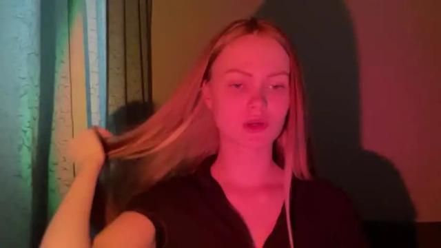 Image 7 of divine_hannah Stream on Chaturbate on 13 months ago