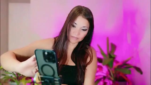 Image 8 of divinelynn Stream on Chaturbate on 15 days ago