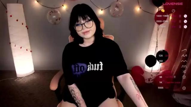 Image 11 of dj_molly Stream on Chaturbate on 17 months ago