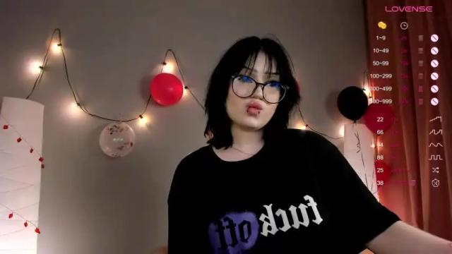 Image 11 of dj_molly Stream on Chaturbate on 17 months ago