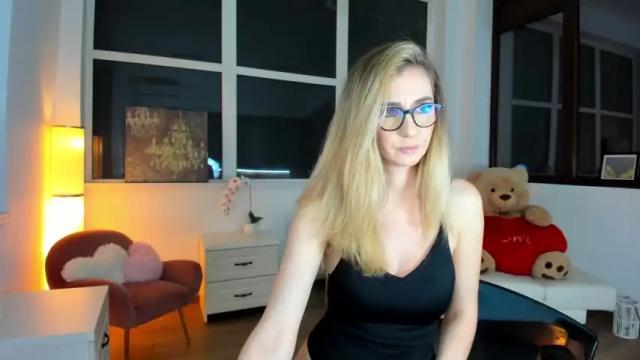 Image 6 of dolce_eva Stream on Chaturbate on 16 months ago