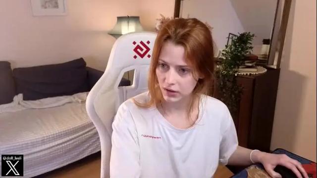 Image 2 of doll_lesli Stream on Chaturbate on 1 month ago