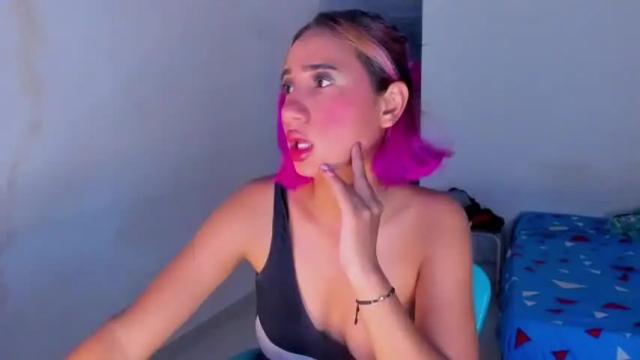 Image 3 of doll_miaa Stream on Chaturbate on 13 months ago