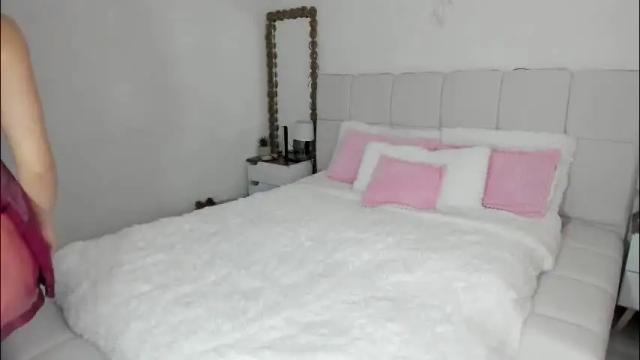 Image 2 of doll_oriana Stream on Chaturbate on 2 months ago