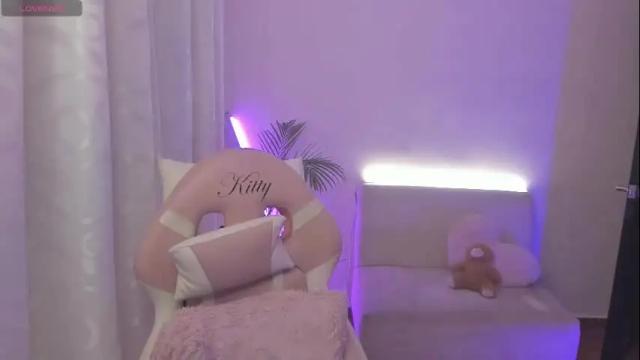 Image 3 of doll_waif Stream on Chaturbate on 6 days ago