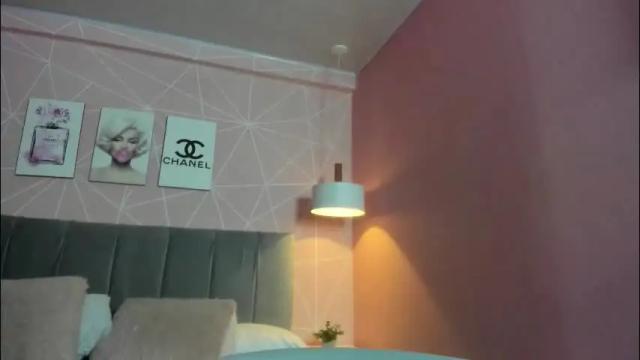 Image 3 of dolly_zoe Stream on Chaturbate on 27 days ago