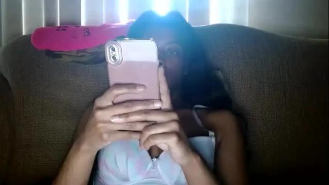Image 2 of dominantkittyy Stream on Chaturbate on 15 months ago