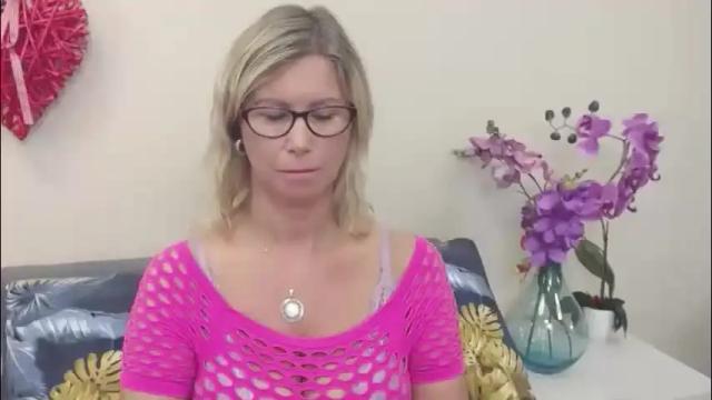 Image 2 of doreenkiss Stream on Chaturbate on 1 month ago