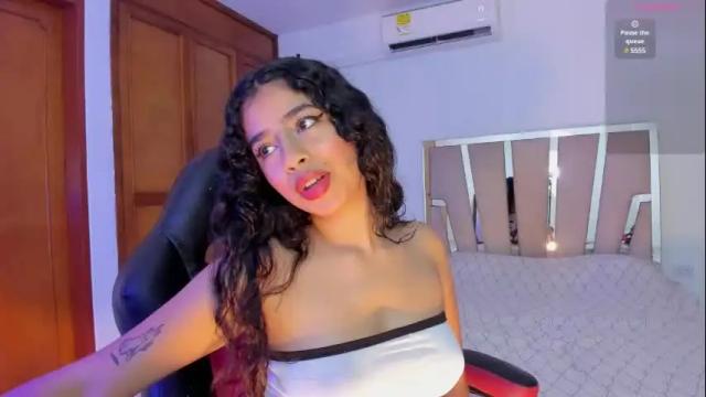 Image 2 of doutzen_banks Stream on Chaturbate on 15 days ago