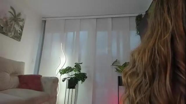 Image 4 of dove_kameron Stream on Chaturbate on 2 months ago