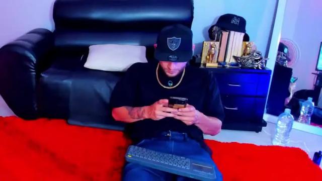 Image 6 of drako_and_millie Stream on Chaturbate on 19 months ago