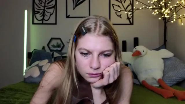Image 2 of dream__flower Stream on Chaturbate on 15 months ago