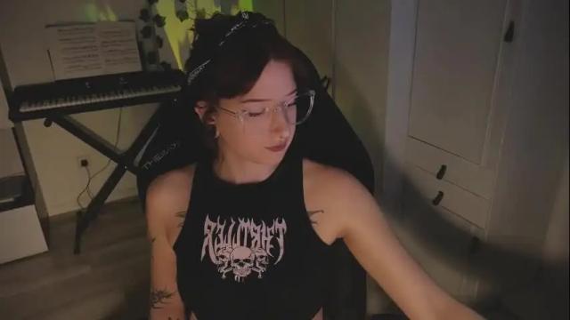 Image 12 of drugidiot_ Stream on Chaturbate on 1 month ago