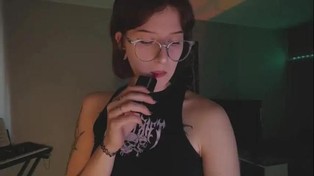 Image 3 of drugidiot_ Stream on Chaturbate on 24 days ago