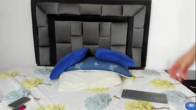 Image 6 of dulce_amg Stream on Chaturbate on 1 month ago