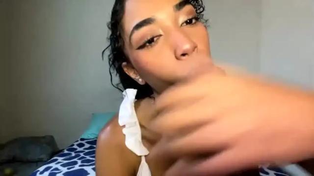 Image 3 of dulce_browwn22 Stream on Chaturbate on 13 months ago