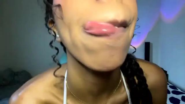 Image 4 of dulce_browwn22 Stream on Chaturbate on 21 months ago