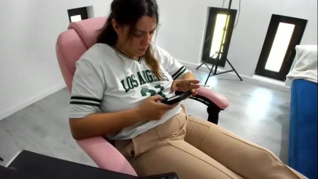 Image 2 of dyanakaylin Stream on Chaturbate on 3 days ago