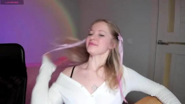 Image 4 of e__lisa Stream on Chaturbate on 19 months ago