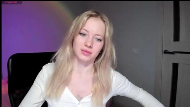 Image 2 of e__lisa Stream on Chaturbate on 19 months ago