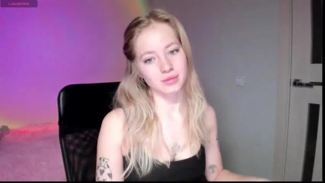 Image 3 of e__lisa Stream on Chaturbate on 19 months ago