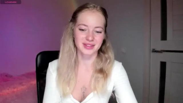 Image 3 of e__lisa Stream on Chaturbate on 18 months ago