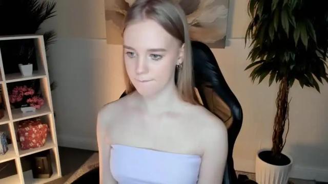 Image 12 of earthabyron Stream on Chaturbate on 15 months ago