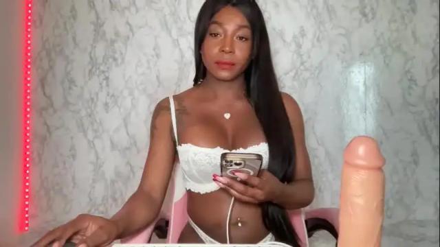 Image 12 of ebonydannaxl Stream on Chaturbate on 1 month ago
