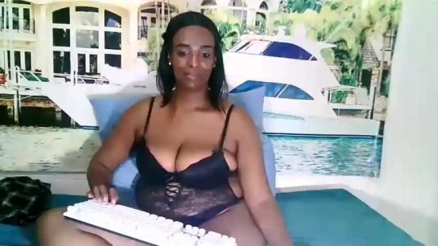 Image 3 of ebonyvixxxen69 Stream on Chaturbate on 13 months ago