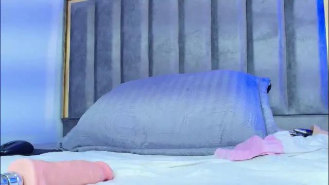 Image 2 of eda_bonne Stream on Chaturbate on 1 month ago