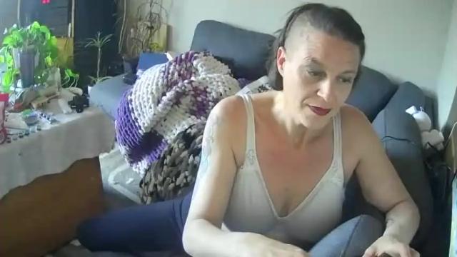 Thumbnail 2, edgeofinsanity13's Stream at Chaturbate, 14 months ago