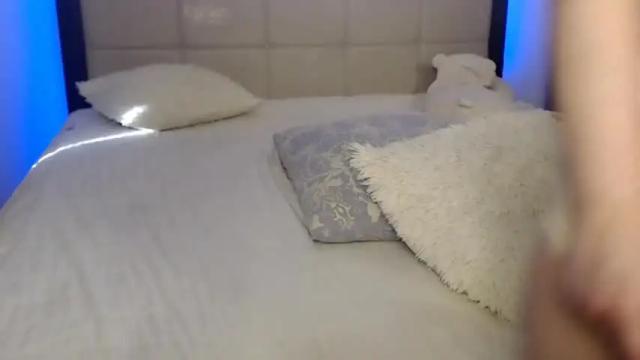 Image 8 of eelena4kiss Stream on Chaturbate on 13 months ago