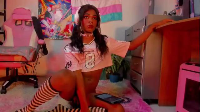 Image 4 of effy_marinn Stream on Chaturbate on 24 days ago